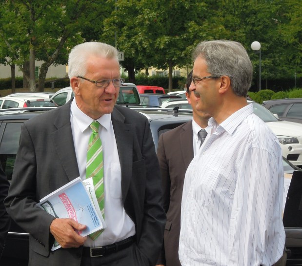 M. Haueis übergibt Petition der BI PRO SCHURWALD an Ministerpräsident Kretschmann